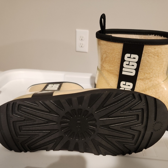 Ugg rain boots - Picture 2 of 4